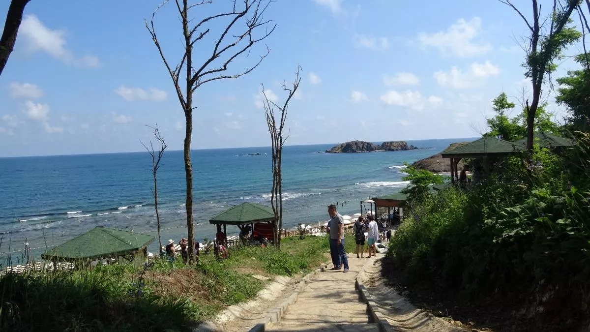 Riva Elmasburnu Plajı deniz manzarası
